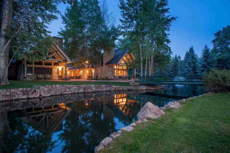 Dream House: Luxurious Idaho Horse Farm (27 Photos) – Suburban Men