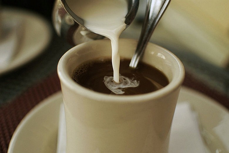 Кофе с молоком Мак. Кофе брейк Эфиопия. Сливки для кофе порционные. Кофе крема. 20 сливки в кофе