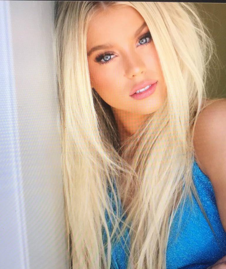 Instagram Crush Kaylyn Slevin 19 Photos Suburban Men