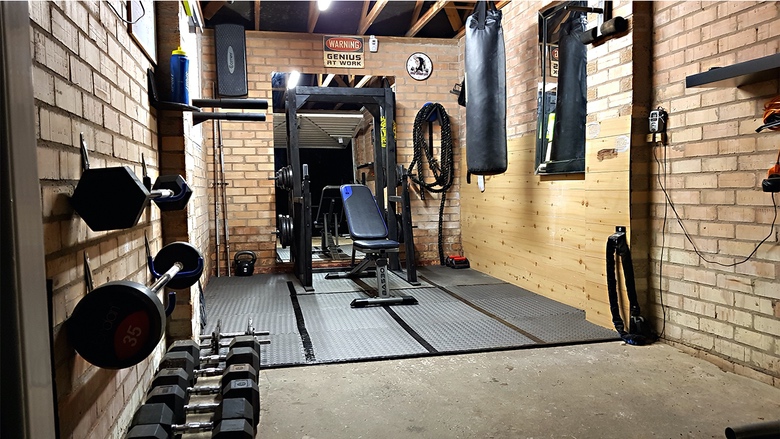 Garage best sale gym ideas