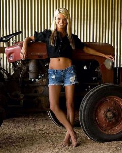 We Love Us Some Country Girls (26 Photos) – Suburban Men