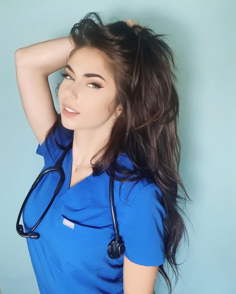 Texan Bianca Antisera is a registered nurse. models. insta. streamer and ha...