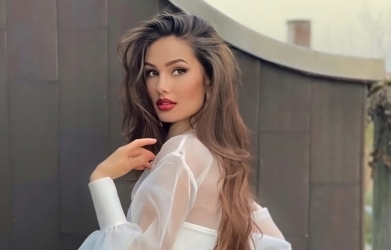 gorgeous Italian model and today's Instagram Crush Arina Bernardini
