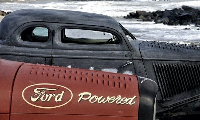 Suburban Men Afternoon Drive: Hot Rods and Rat Rods Restomod Restored