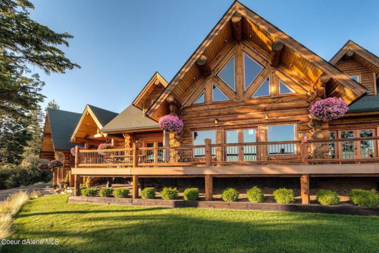 Dream House: Northern Idaho Log Mansion (32 Photos) – Suburban Men