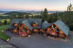 Dream House: Northern Idaho Log Mansion (32 Photos) – Suburban Men