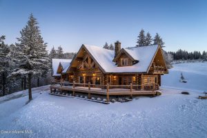 Dream House: Northern Idaho Log Mansion (32 Photos) – Suburban Men