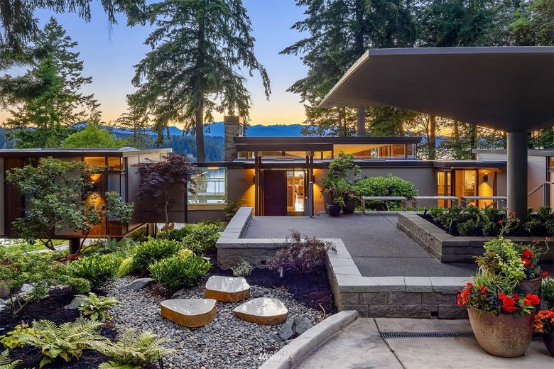 Dream House: Washington Stunning Northwest Waterfront Modernist