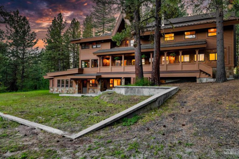 Dream House Idaho Mountain A Frame Estate 25 Photos Suburban Men   Suburban Men Dream House Idaho Mountain A Frame Estate 20220918 101 768x512 