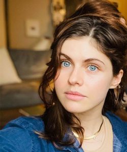 Women We Love: Alexandra Daddario (23 Photos) – Suburban Men